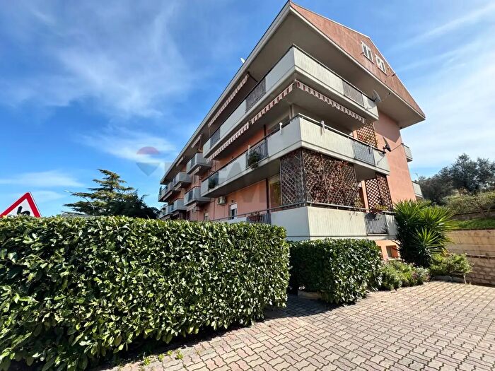 Appartamento con 8 locali in vendita in Via San Rocco, Castel Frentano