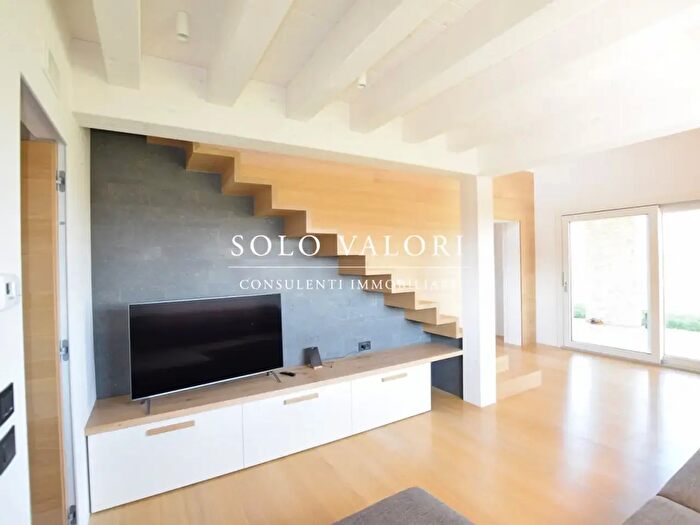 Casa quadrilocale in vendita in Caerano Di San Marco