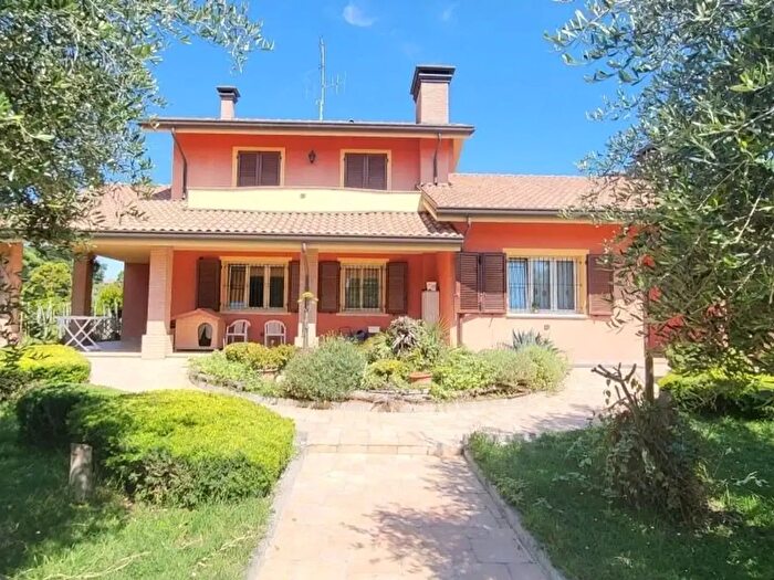 Casa con 12 locali in vendita in BellariaIgea Marina