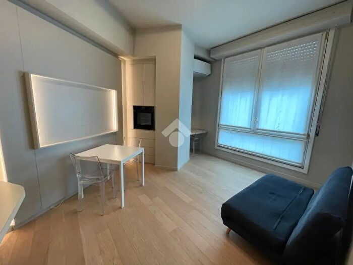 Appartamento bilocale in affitto in Via della Chiusa, Milano