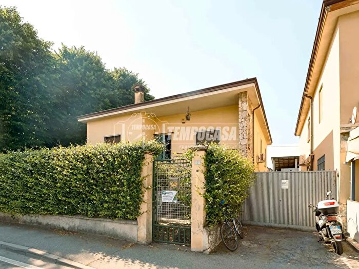Casa quadrilocale in vendita in Viale Guglielmo Marconi, Spinadesco