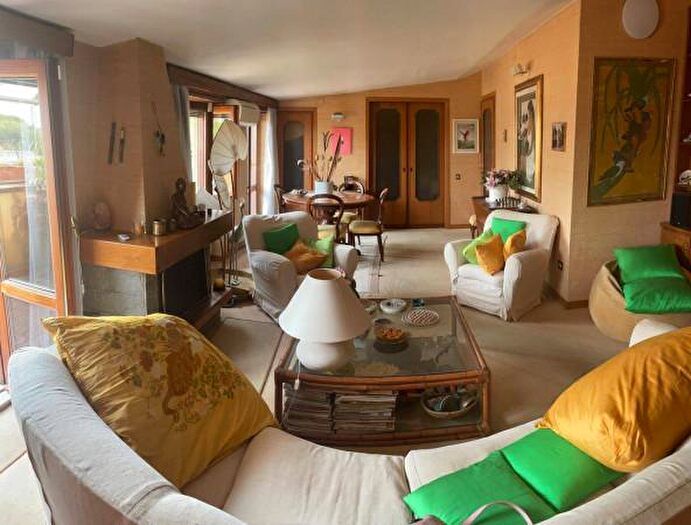 Appartamento trilocale in vendita in Via Cosimo Morelli, Roma