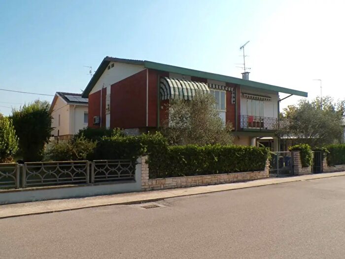 Casa con 6 locali in vendita in Via Fiorella, Fiscaglia
