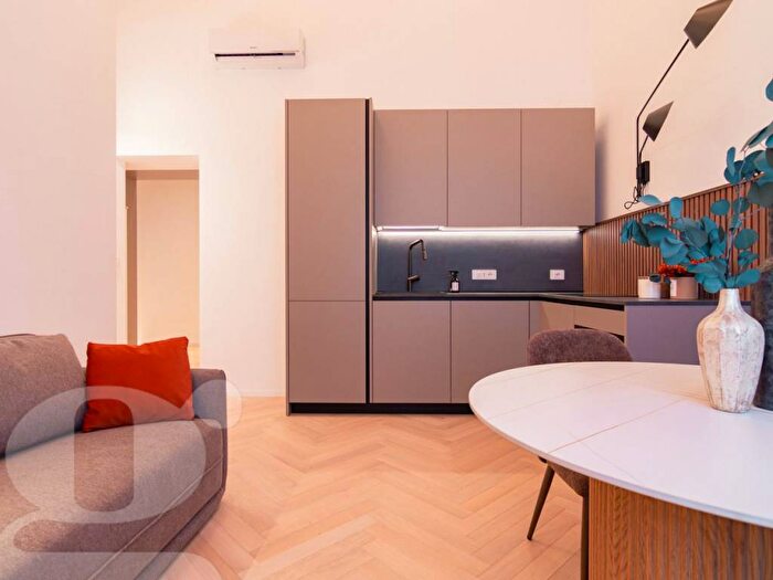 Appartamento trilocale in affitto in Via dei Gracchi, Prati, Roma
