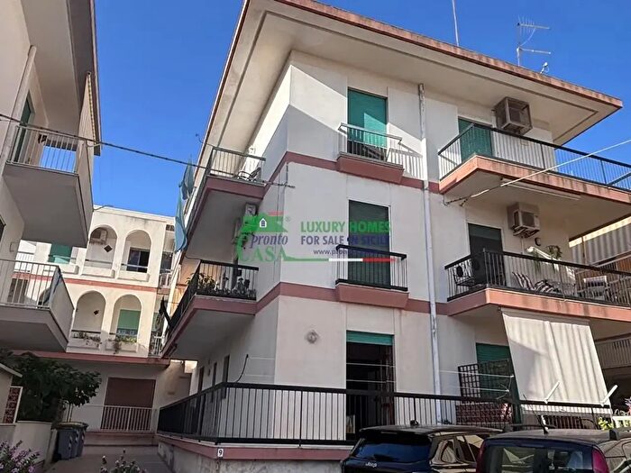 Appartamento trilocale in vendita in Via delle Sirene, Ragusa