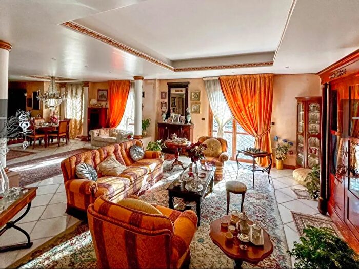 Appartamento con 13 locali in vendita in Via Franca Maria Gianni, Siracusa