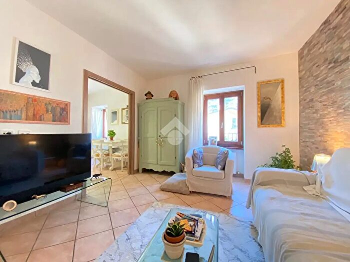 Appartamento quadrilocale in vendita in Via Roma, Dro