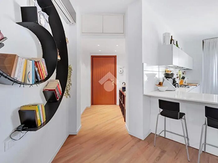 Appartamento trilocale in affitto in Via Bergognone, Milano