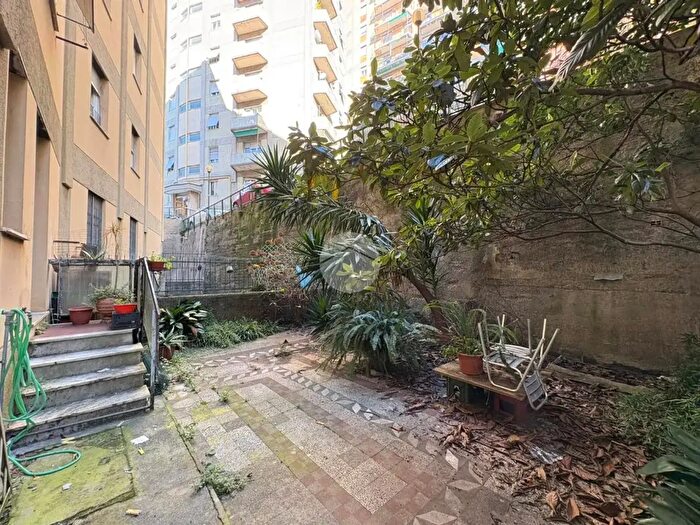 Appartamento quadrilocale in vendita in Via Mario Tosa, Genova