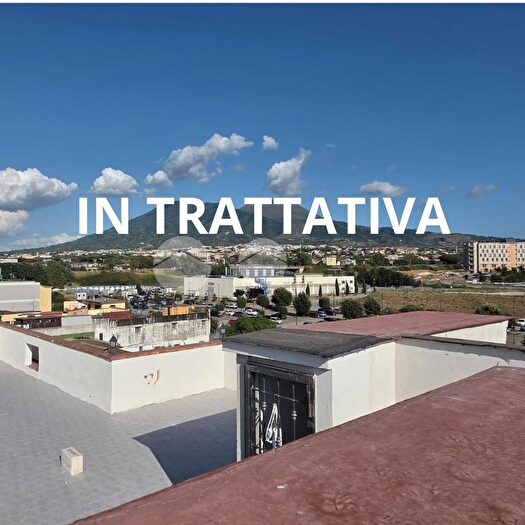 Appartamento trilocale in vendita in Via Angelo Camillo De Meis, Napoli