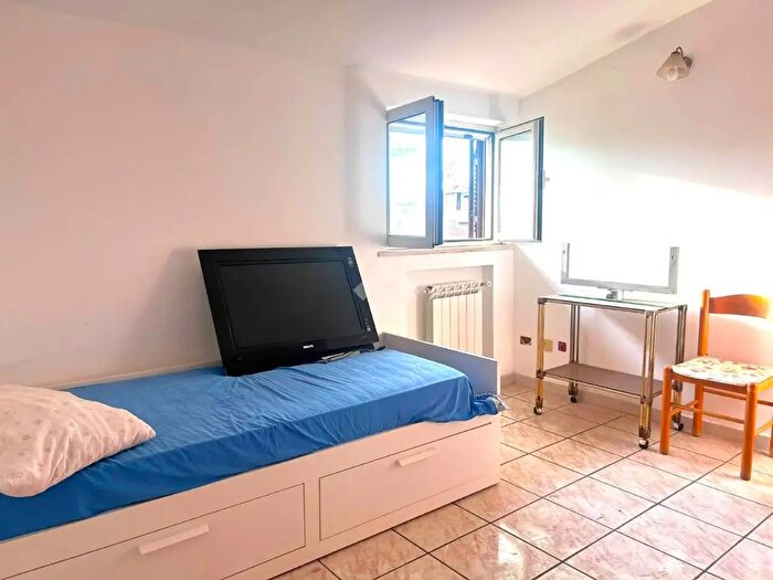 Appartamento trilocale in vendita in Via Costantiniana, Roma