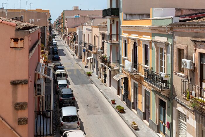 Appartamento con 9 locali in vendita in Via Epicarmo, Augusta