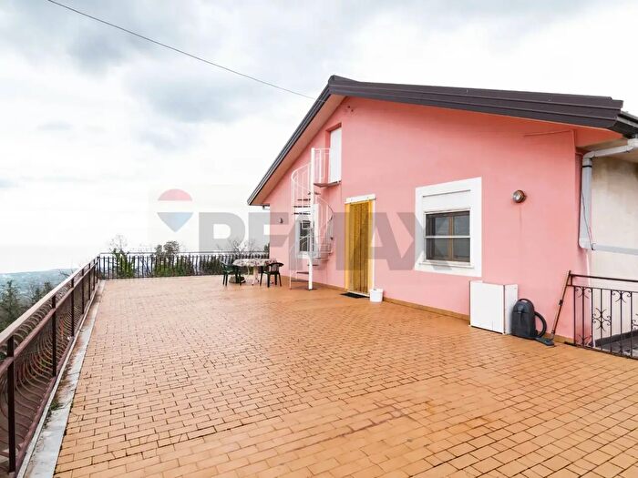 Casa con 15 locali in vendita in Via Algerazzi, Milo