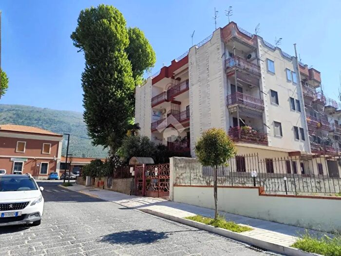 Appartamento trilocale in vendita in Via Pasquale Carfora, Santa Maria A Vico