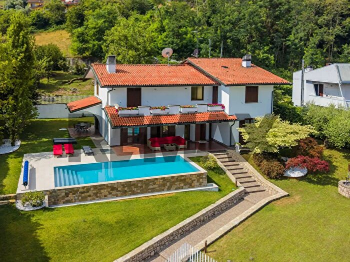 Casa con 12 locali in vendita in Via XXV Aprile, Gandosso