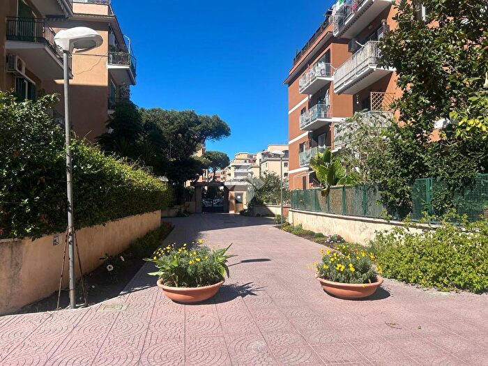Appartamento quadrilocale in vendita in Piazza Enrico Millo, Roma