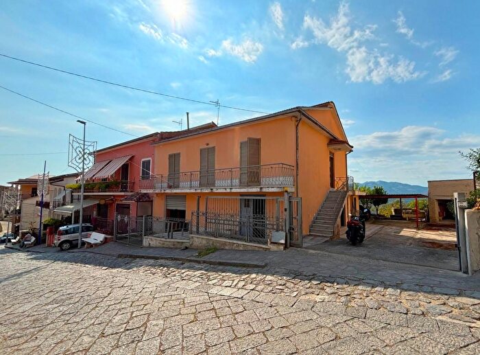 Casa con 7 locali in vendita in Via Largo Croce, Sessa Aurunca