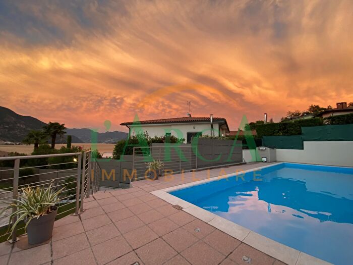 Casa con 12 locali in vendita in Iseo