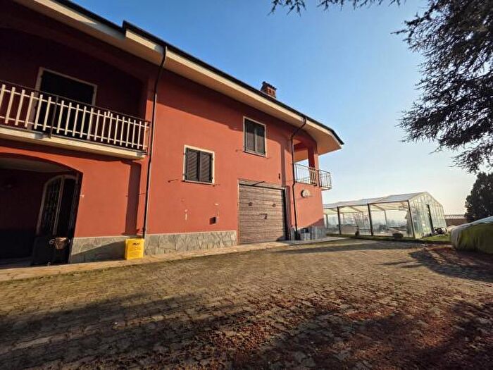 Casa con 6 locali in vendita in Frazione Revignano, Asti