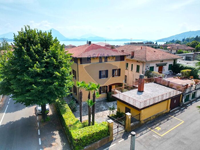 Casa con 9 locali in vendita in Via Partigiani, Baveno