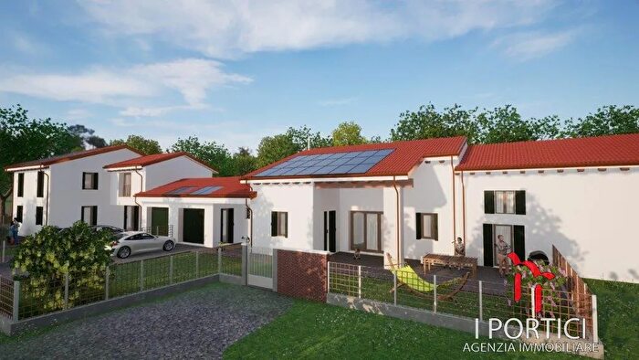 Casa con 6 locali in vendita in Strada delle Valli, Noale