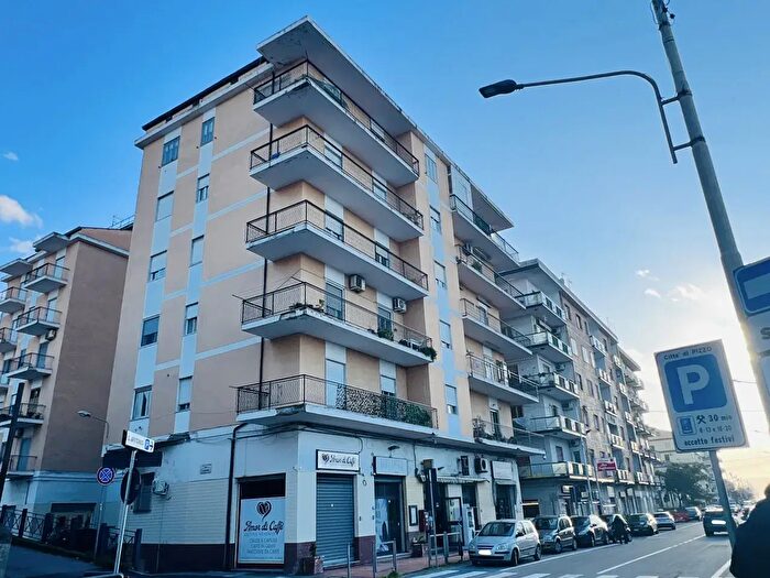 Appartamento quadrilocale in vendita in Via Nazionale, Pizzo