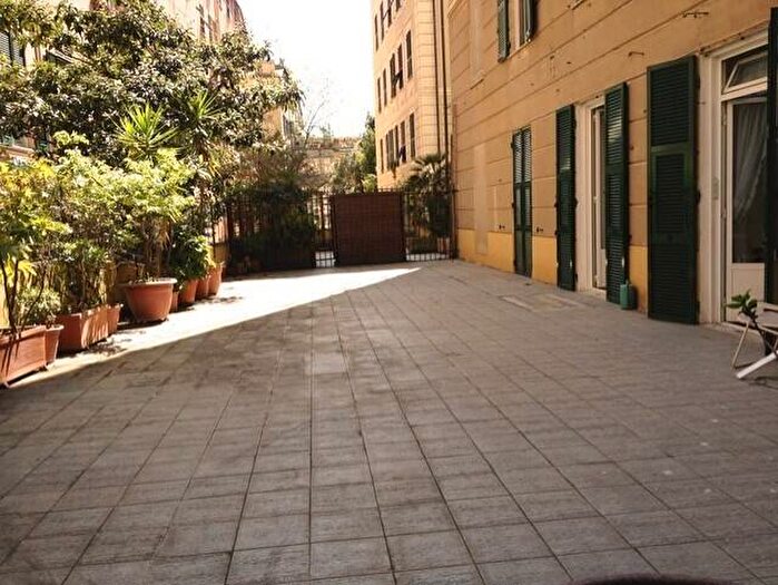 Appartamento con 5 locali in affitto in Via Caffaro, Foce, Genova