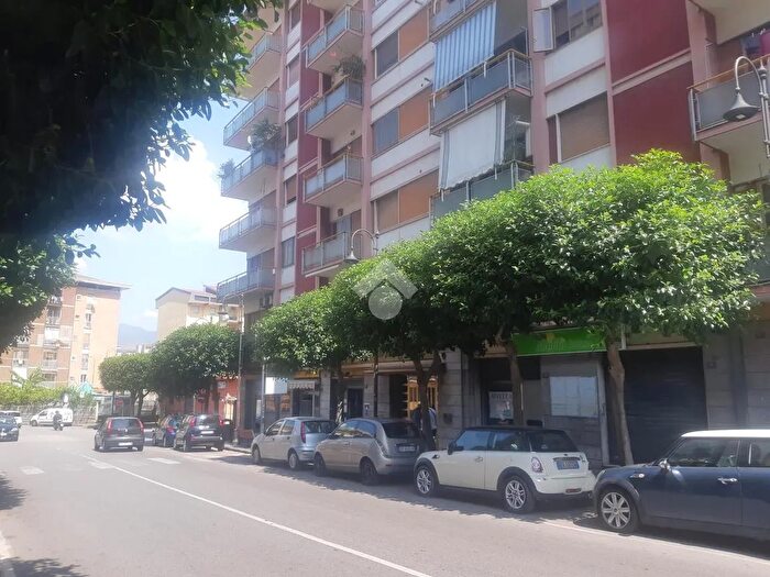 Appartamento con 5 locali in vendita in Via Famiglia Pietro Lamberti, Nocera Inferiore