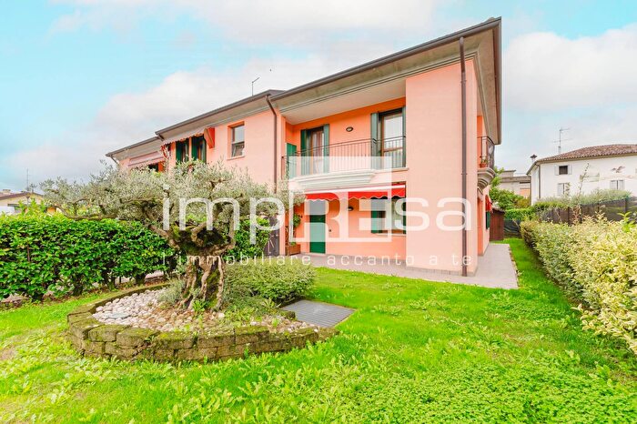 Appartamento trilocale in vendita in Via Anzano, Cappella Maggiore