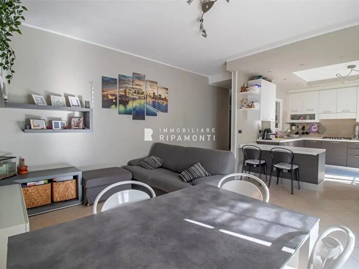 Appartamento trilocale in vendita in Via Alessandro Manzoni, Ello