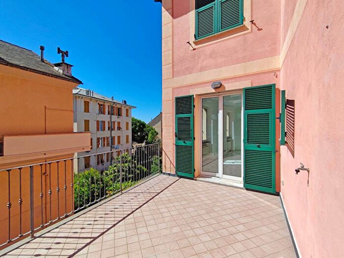 Appartamento con 5 locali in affitto in Via Antica Romana di Quinto, Quarto, Genova