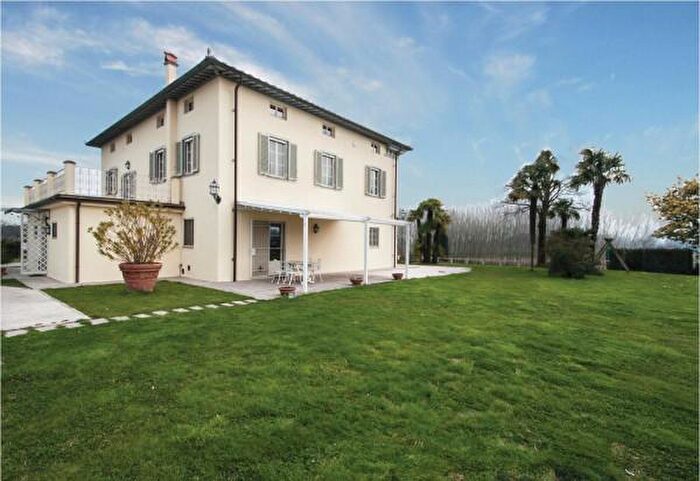 Casa con 6 locali in affitto in Via della Chiesa di Monte San Quirico, Lucca