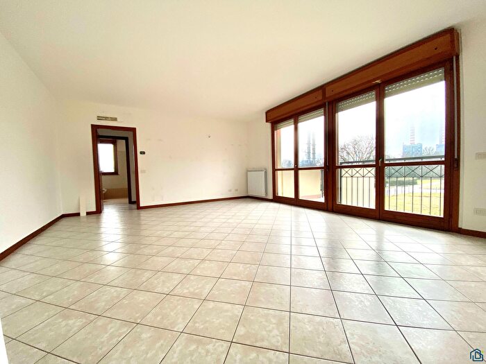 Appartamento trilocale in vendita in Via Europa, Turbigo