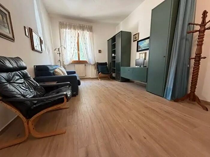 Appartamento trilocale in vendita in Via Oberdan, Viareggio