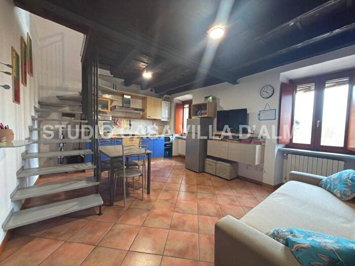 Appartamento bilocale in affitto in Via Fratelli Manzoni, Centro, Almenno San Bartolomeo