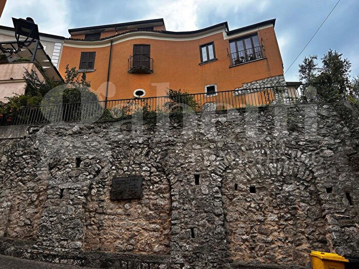 Appartamento con 6 locali in vendita in Via Castello, Candida