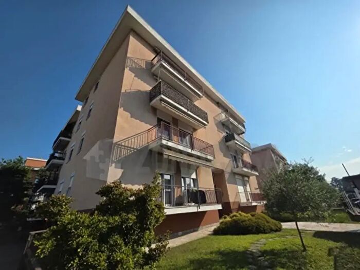 Appartamento trilocale in vendita in Via Alfredo Cappellini, Gallarate