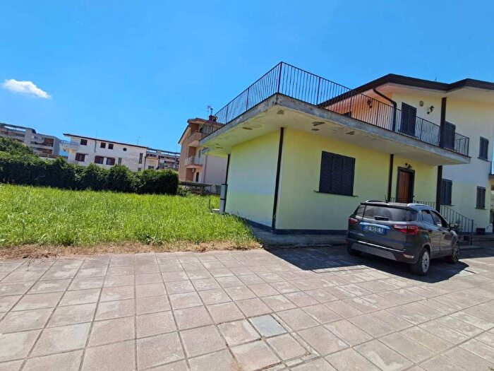 Casa con 6 locali in affitto in MADONNA STELLA snc, Castello di Cisterna