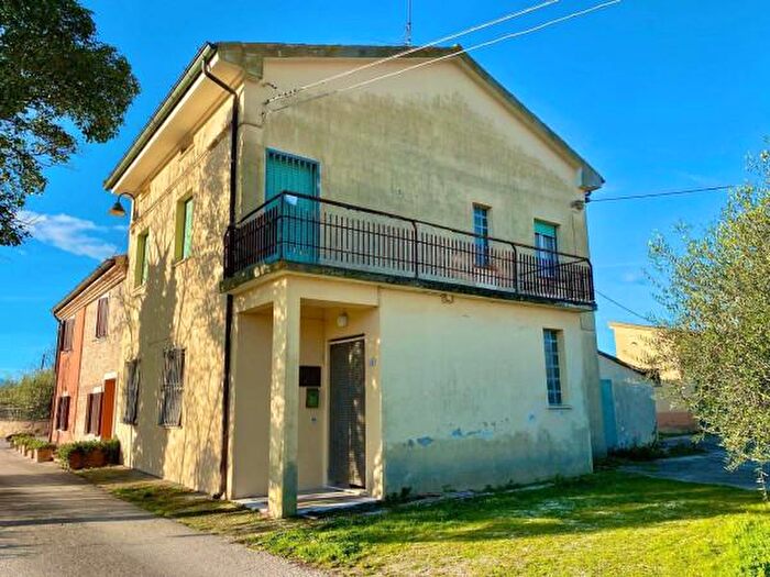 Casa con 6 locali in vendita in Colli al Metauro