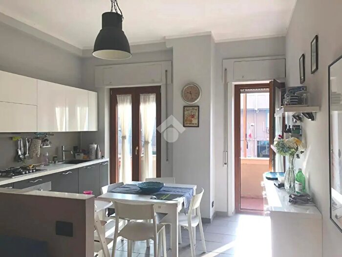 Appartamento trilocale in affitto in Via Nemi, Roma