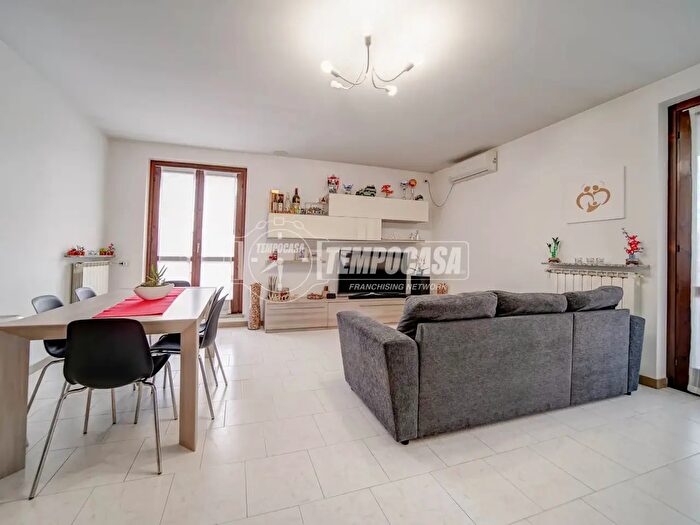 Appartamento quadrilocale in vendita in Milano a, Oggiona Con Santo Stefano