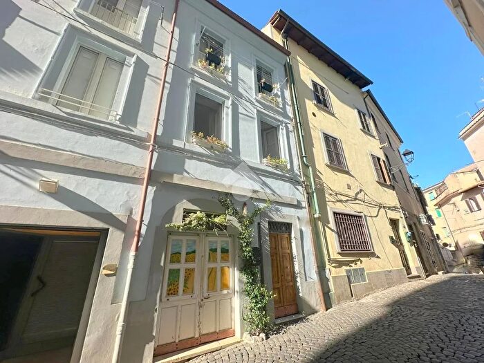 Appartamento trilocale in vendita in Via della Trinità, Velletri