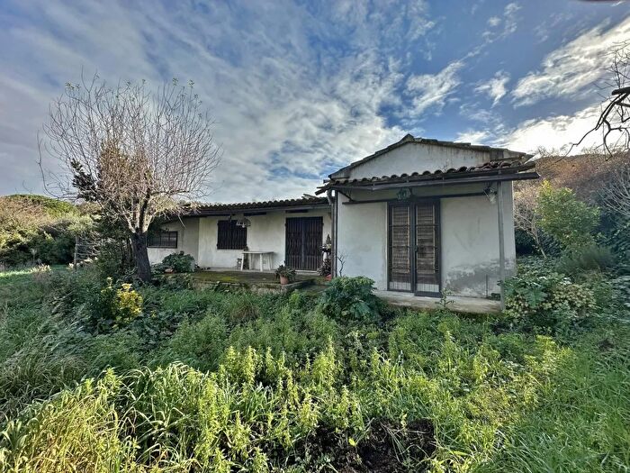 Casa con 10 locali in vendita in Gavorrano