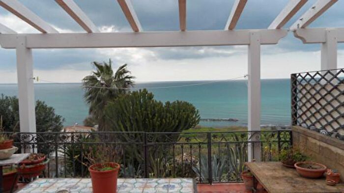 Appartamento trilocale in affitto in Via della Torre, Menfi