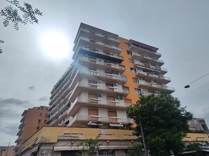 Appartamento con 6 locali in vendita in Via Ofelia, Catania