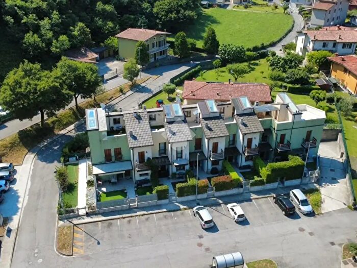 Casa trilocale in vendita in Via Crocetta, Roe' Volciano