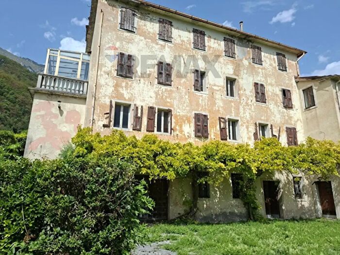 Casa con 14 locali in vendita in Via Roma, Longarone