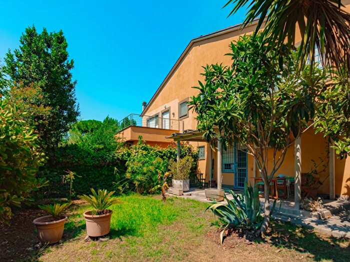 Casa con 5 locali in vendita in Via Eumene di Cardia, Roma