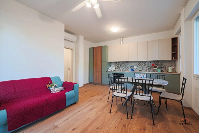 Appartamento trilocale in vendita in Via Mantegna, Cervia