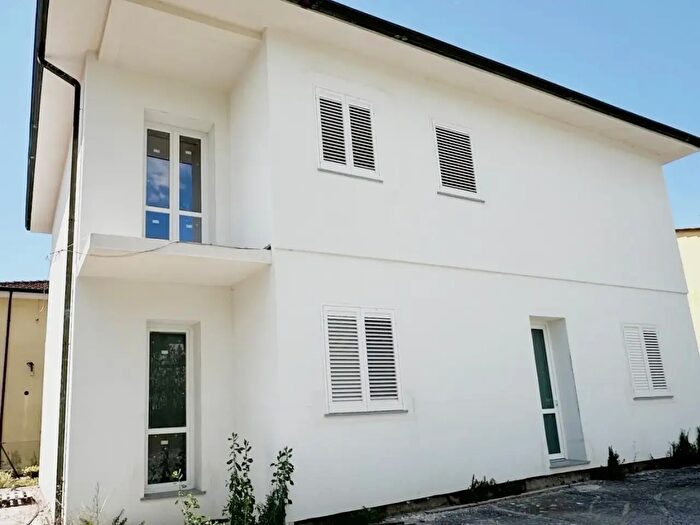 Casa con 11 locali in vendita in Capannori